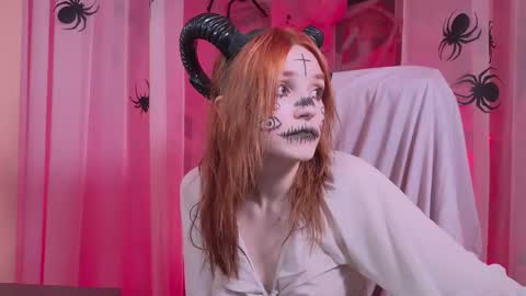 Snapshot of astra_lis chatting on 10.31.25 Astra online show from 10.31.25