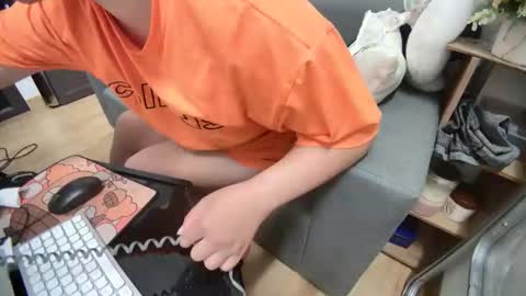 Snapshot of asuka_9x chatting on 10.22.25 asuka_9x online show from 10.22.25