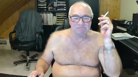 Snapshot of asusandy chatting on 12.31.24 asusandy online show from 12.31.24