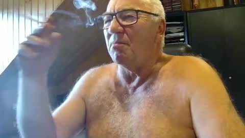 Snapshot of asusandy chatting on 09.18.25 asusandy online show from 09.18.25