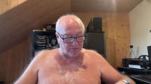 Snapshot of asusandy chatting on 09.25.25 asusandy online show from 09.25.25