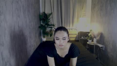 atashakendall online show from 12.14.25