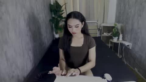 atashakendall online show from 12.17.25