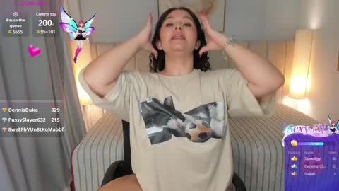 Snapshot of atena_cuteee chatting on 01.11.25 sofia online show from 01.11.25