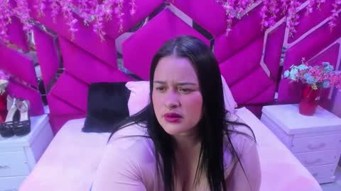 atena_glow_ online show from 12.20.25