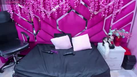 atena_glow_ online show from 02.14.26