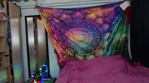 Snapshot of atena_messy chatting on 12.23.25 atena messy online show from 12.23.25