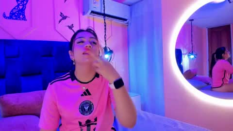 Snapshot of atenea_cute21 chatting on 01.04.25 Athenea online show from 01.04.25