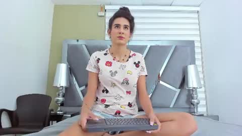 Snapshot of atenea_sexxx chatting on 06.12.26 atenea online show from 06.12.26