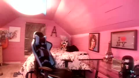 Snapshot of athena_the_godess chatting on 12.20.25 xoxo G0DD3SS xoxox online show from 12.20.25