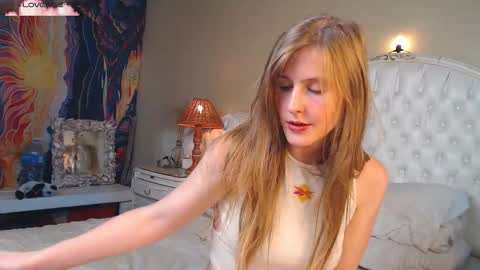 Snapshot of athenamelia chatting on 02.19.26 AthenaMelia - Exclusive content online show from 02.19.26