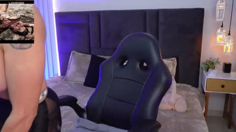 Snapshot of athenearusell chatting on 10.28.25 athenearusell online show from 10.28.25