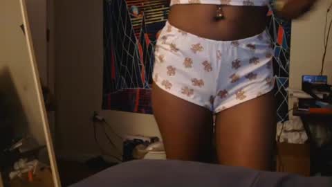 Snapshot of atirahcali chatting on 10.05.25 AtirahCali online show from 10.05.25