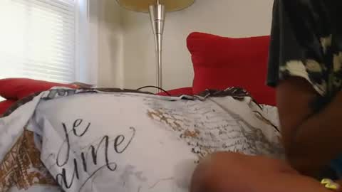 Snapshot of atirahcali chatting on 10.12.25 AtirahCali online show from 10.12.25