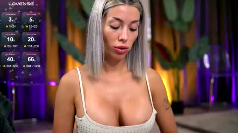 Isabella online show from 09.19.25