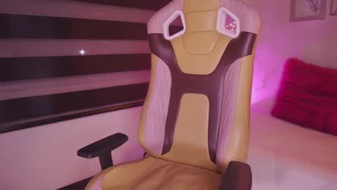 aura_rouss online show from 11.28.25