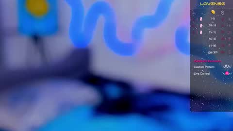 Snapshot of auraclark chatting on 02.09.25 auraclark online show from 02.09.25