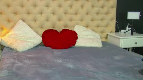 auramilff online show from 03.19.26