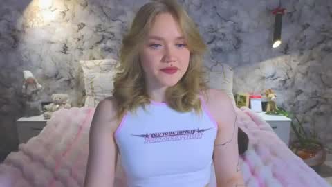 Snapshot of aurora_golden chatting on 04.23.26 Kate online show from 04.23.26