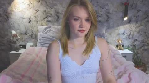 Snapshot of aurora_golden chatting on 05.29.26 Kate online show from 05.29.26