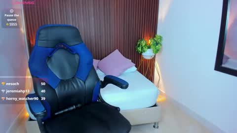 Snapshot of aurora_johnson_ chatting on 03.08.25 A U R O R A online show from 03.08.25