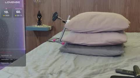 Snapshot of aurora_radiance chatting on 11.08.25 Serena online show from 11.08.25