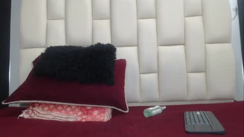 auroraa_miller online show from 12.28.24