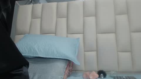 auroraa_miller online show from 12.30.24