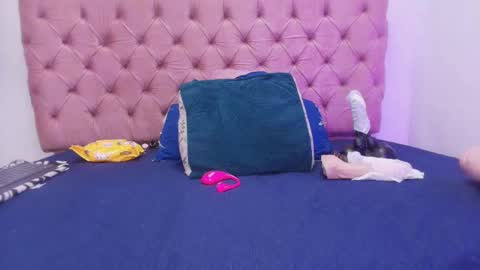 auroraa_miller online show from 09.09.25