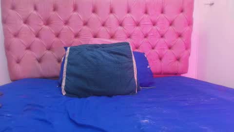 auroraa_miller online show from 09.11.25