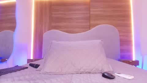 auroraa_miller online show from 04.14.26