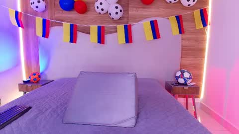 auroraa_miller online show from 06.25.26