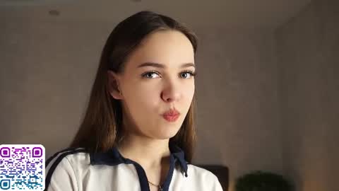 Snapshot of auroralowen chatting on 06.20.26 Aurora online show from 06.20.26