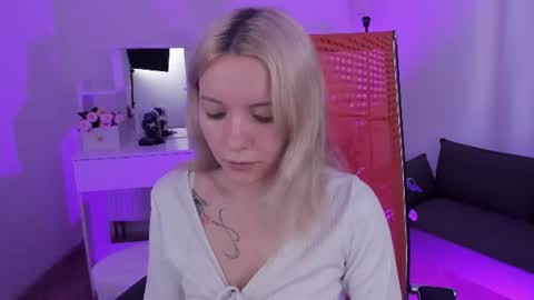 aurorawrenfield online show from 07.09.26