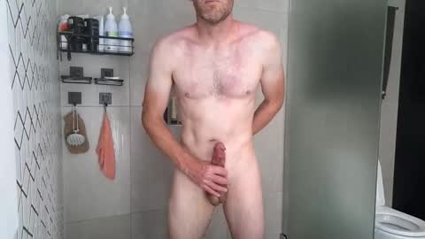 Snapshot of aussieweapon chatting on 10.31.25 Nick online show from 10.31.25