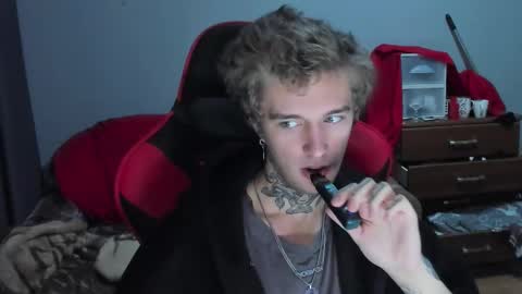 Snapshot of austen_milker chatting on 10.31.25 Austen online show from 10.31.25