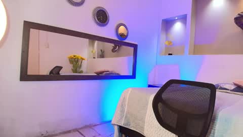 Snapshot of austin_collinss chatting on 12.17.24 AUSTIN online show from 12.17.24