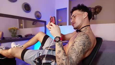 Snapshot of austin_collinss chatting on 01.08.25 AUSTIN online show from 01.08.25