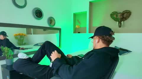 Snapshot of austin_collinss chatting on 01.12.25 AUSTIN online show from 01.12.25