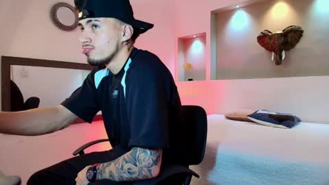 Snapshot of austin_collinss chatting on 01.26.25 AUSTIN online show from 01.26.25