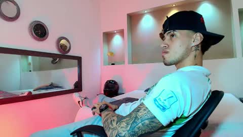 Snapshot of austin_collinss chatting on 02.07.25 AUSTIN online show from 02.07.25