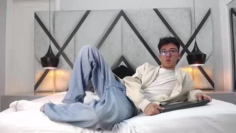 austinreeds online show from 09.29.25