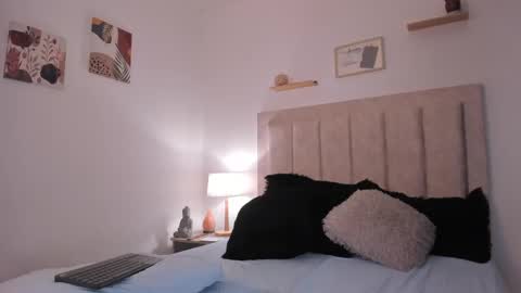 Avaline Help me reach 100 likes TRANSMISSION EVERY DAY FROM 39 PM online show from 12.12.24