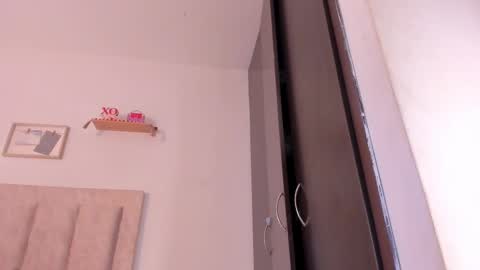 Avaline Help me reach 100 likes TRANSMISSION EVERY DAY FROM 39 PM online show from 02.21.25