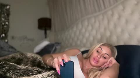 AvalonnFoxx online show from 12.02.24