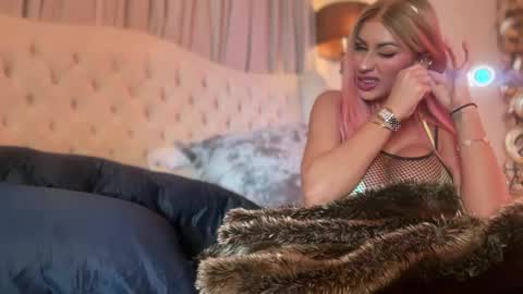 AvalonnFoxx online show from 12.18.24