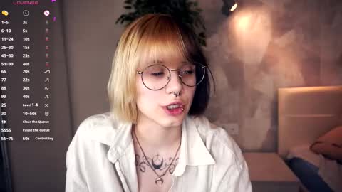 Snapshot of avaobierne chatting on 02.14.26 avaobierne online show from 02.14.26