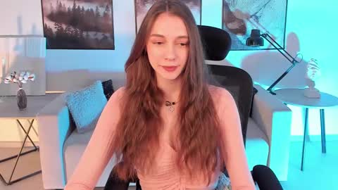 Snapshot of aveangela chatting on 01.05.25 Avie online show from 01.05.25