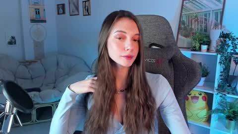 Snapshot of aveangela chatting on 01.08.25 Avie online show from 01.08.25