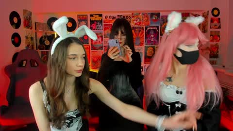 Snapshot of aveangela chatting on 01.30.25 Avie online show from 01.30.25